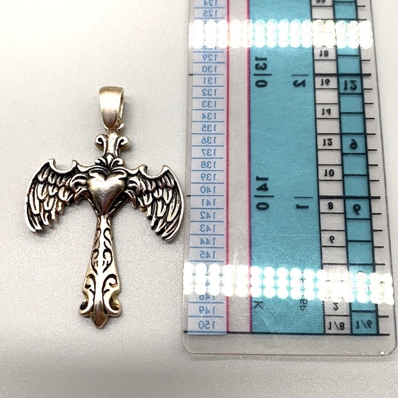 Gothic style sterling silver cross with wings and great detail on the front 💜 - Picture 4 of 7